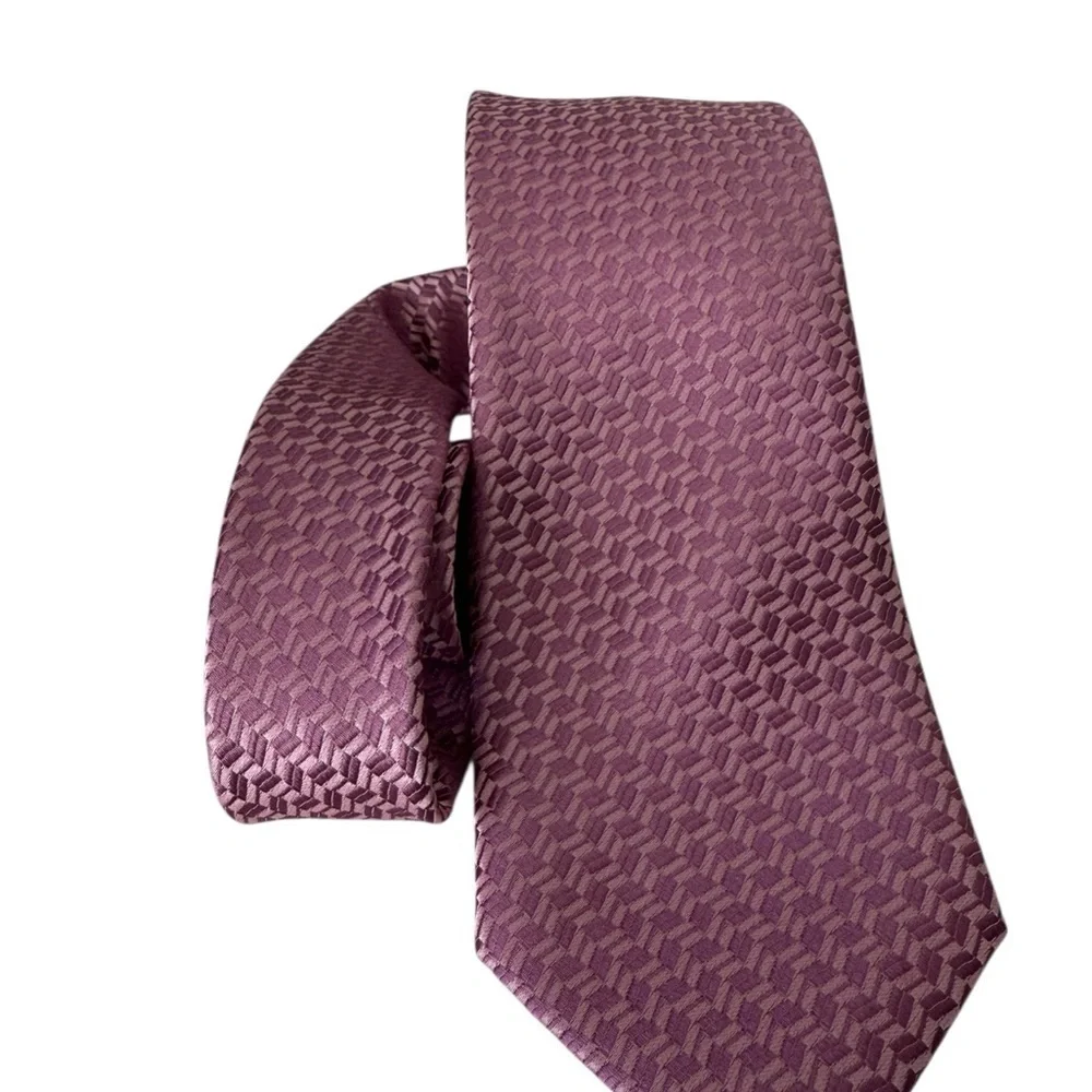 Michael Kors Poly Silk Blend Pink Herringbone Men’s Tie 58 inches  Work Dress.